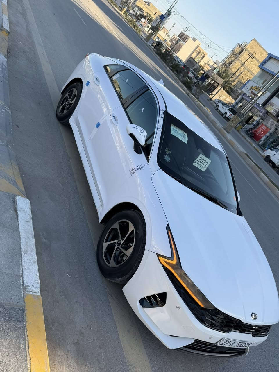 كي فايف ٢١ وارد مريكي حادث بنيد وجاملق بدون ضرر داخلي وبيه قطعتين صبق مرقم ذي قار تحويل  الدولي بأسمي السيارة جاهزة محرك وكير وحدادة وتبريد سيارة مواصفات حلوه بصمة رادار امامي رادار جانبي السعر 138 وبي مجال بسيط  مو سعرها بس متوازي على البيع  وبل عافيه على الي ياخذها  مكان السيارة الناصرية  الاسكان القديم 
للاستفسار اكثر اتصل على الرقم 
***********
