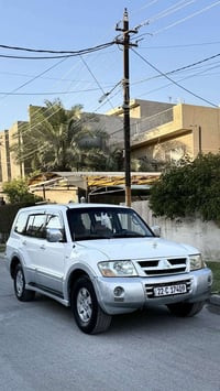 باجيرو2006خليجي لون ابيض صدفي مكفوله من حادث بيه فقط صبغ باب خلفي يم ا...