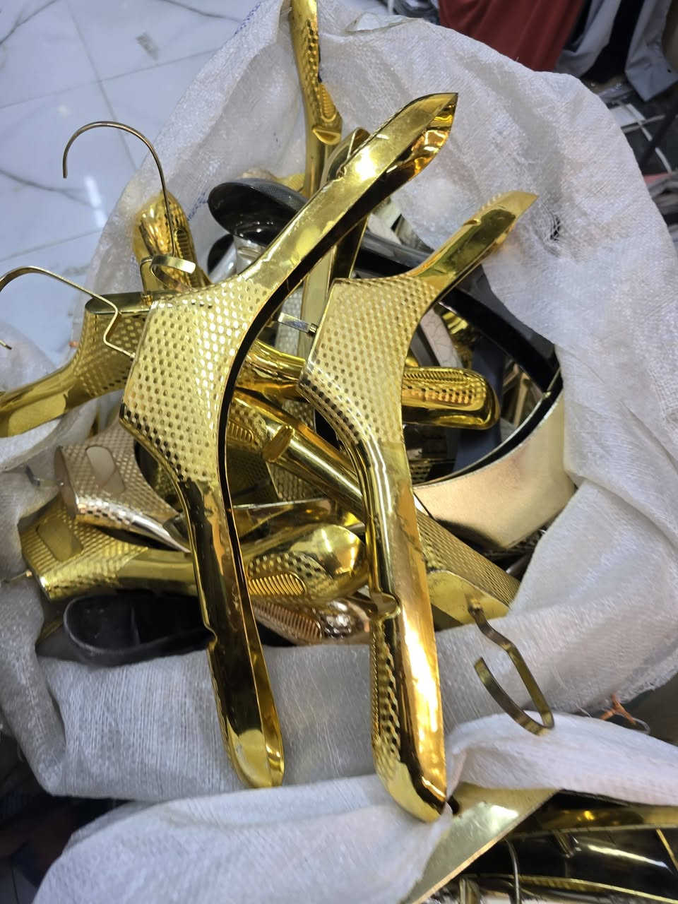 السلام عليكم وجبه ثايه تعاليك 770 قطعه بيع شلعه مستملات نضيفات السعرررررر 400 دينار عنوان المسيب السوق الكبير رقم الهاتف ***********
