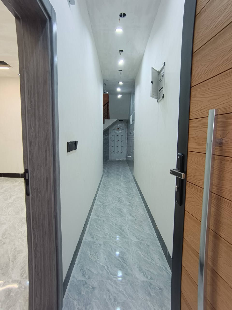 السلام عليكم
👈دارين للبيع🏚 👈المساحة كل دار100 متر
👈كل دار طابق ونص
يحتوي كل دار /  طابق الارضي / كراج ومطبخ واستقبال وصحيات وغرفة نوم
طابق الثاني / يحتوي/غرفة نوم وصحيات وبيثون
طابو صرف بسم شخص🚶 واحد
العنوان👈 حي الأسرى 👈 قرب مسجد قباء
الدار👈 على حرف T  وحديقة
موقع مميز👌 جداً
السعر (  ١٢٣  )  وبيه مجال
علما سيكون معاملة مع صاحب الدار مباشرة

للاستفسار أكثر مراجعة مكتب المباني للعقارات والمقاولات العامة او الاتصال على الارقام الثالي

*********** محمد ابو جنيد (واتساب وما سنجر
*********** محمد
*********** احمد

نتشرف بزيارتكم للمكتبنا واستقبال كافة عرضاتكم تجاري وسكني في كافة أنحاء محافظة كركوك

عنوان مكتبنا حي العسكري مقابيل جامع المعراج
