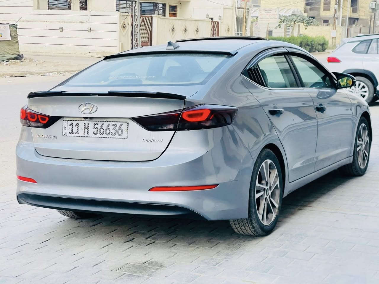 سلام عليكم مكلف بنشر شراي يتصل 

النتره مديل 2017 أجمل مديل بل النتره 

فول. لمتدد اعلى فئه 

فتحه 

بصمه أبواب 

بصمت تشغيل 

كشن. كهرباء 

خزن ميموري 

تدفئه بل كشنات 

اشارت ترحيب. 

لد امامي 

لد خلفي 

بعد بيها هواي موصفات 

ملاحضه مكينه مبدله جديده بل كارتون 

صدر  جديد منضومه  تبريد. كوله جديد 

سياره حادثها بس دعاميه فقط او اجت من امريكا. كلير فقط. مثل ما موضح بسونار 

شواصي لغود كفاله 

سياره مال بيت وبل عافيه عل ياخذها 

شراي يتصل ‭٠٧٧٠ ٩٠٥ ٨٧١٦‬

السعر 125وبيها  مجال

مكاني بغداد الوشاش
