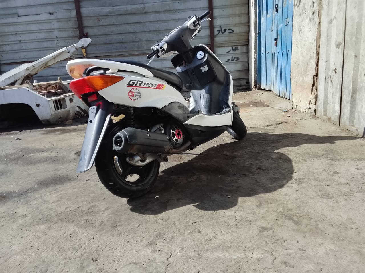 السلام عليكم دراجه سكنس نثيه للبيع دراجه تخبل مكينتها ناعمه شلعه ومعدل تخبل نضيفها حيل كفراته كاملة اشاير هورن لايت بك لايت كله كامل دراجه ماعوزها شي نكره سلف هندر كذلك سعر 600وبيها مجال فيس مامتواجد ***********
