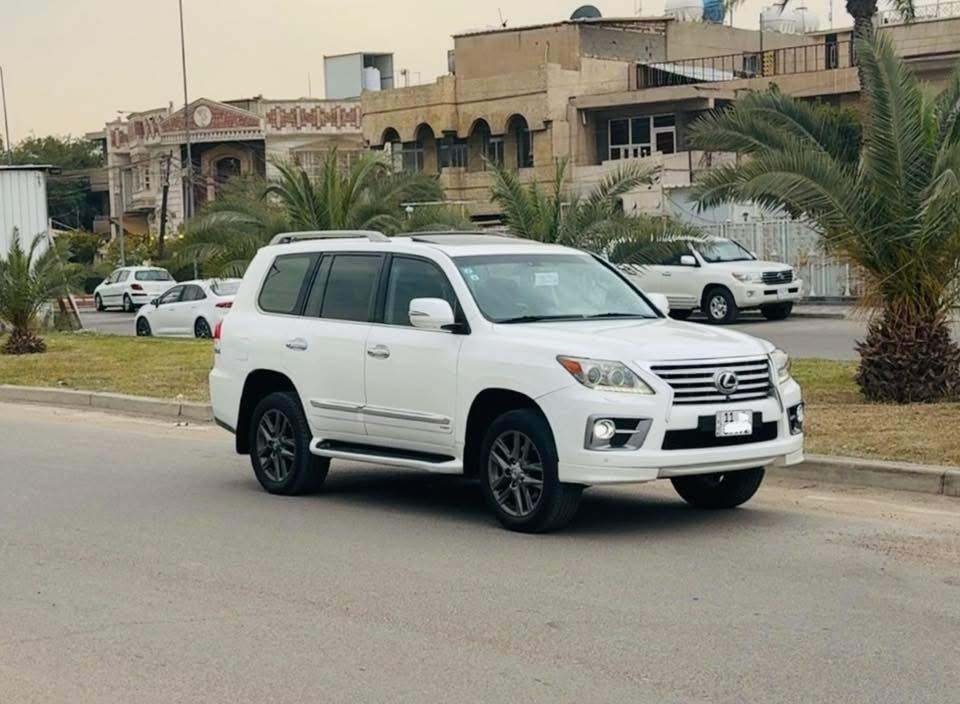 الكزس الموديل (2013) 5700 Lexus برايم اصلية 
مكفولة   رقم بغداد الدولي 
المواصفات فول 1/1  جكااااات 
*بصمة + بصمة ابواب 
*سلايد روف 
*جكااااات
*صندوق كهرباء 
*كامرات عدد 5 
*كشنات امامية كهرباء 
*داخل قرميدي 
*كشنات الخلفية كهرباء 
*كراسي خزن ميموري 
*شاشات عدد 3 
*استيرن كهرباء  + تحكات جهتين
*فور يل  4*4
*كشنات تدفئة تبريد
*رادارات امامية وخلفية وجوانب
*حساسات امامية وخلفية 
*ثلاجة + ثلاث انظمة القيادة
*نقطه عمياء +مري شفط
*تشغيل عن بعد +طفاية
*زينون +تدفئة استيرن 

السعر   375  وبيها مجال 
الاتصال على رقم  *********** 
مكان السيارة بغداد
