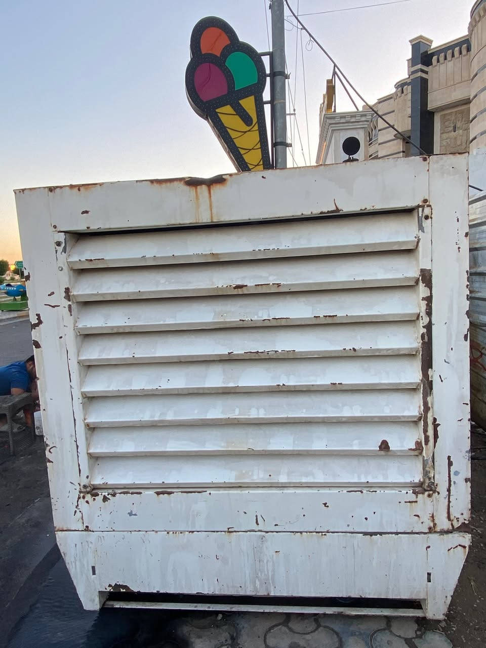 السلام عليكم مولد للبيع كاتم بيركنز انكليزي 4 بستم سوبر 80 كيفي شغال ونظيف جدا مبدل بي بس ركنات السعر 50$ وبي مجال للشراي 
العنوان فلوجة هاتف ***********
