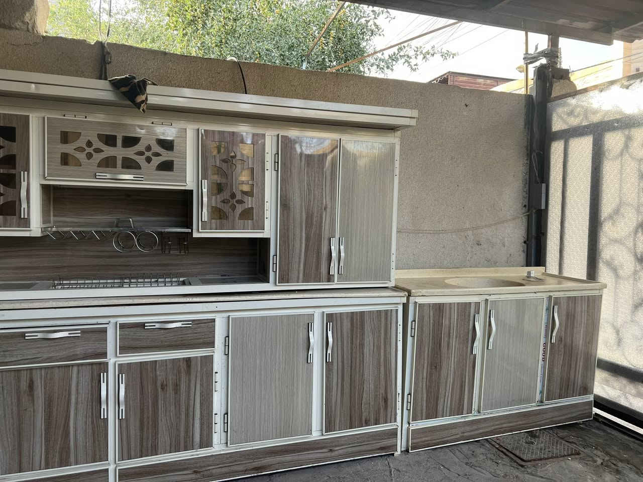 كاونتر ثلث امتار وسنك متر ونص مرمر ب600 اي استفسار ع رقم ***********
