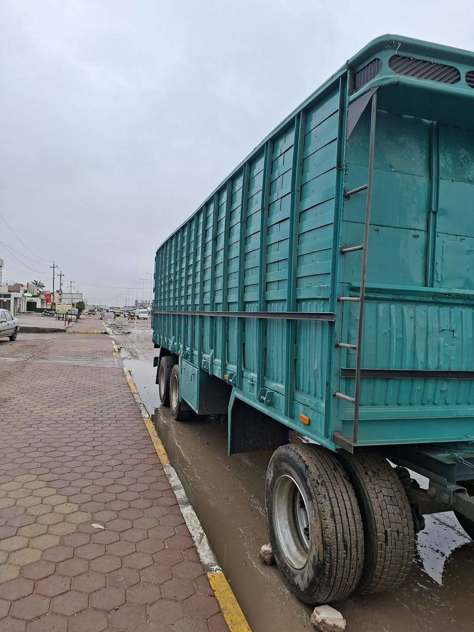 مقطوره للبيع  المانيه دناكير الماني 12
الطول 8 ونص ارتفاع مترين 10
تخم تاير  ***********
عنواني ديالي خان بني سعد
