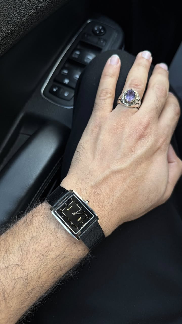 Made in Japan 🇯🇵
سيتزن اكسيد
 شكل التانك دايستر مقاوم للخدوش
انتاج التسعينات 1990s
نظام الميلين
كوارتز 🔋
قطر 37*28
زمبلك زفير
نضافة تامة لوك 
السعر 95$


**إذا كنت صاحب هذا الإعلان وتريد حذفه لأي سبب، رجاءا أرسل رسالة إلى الدعم الفني**