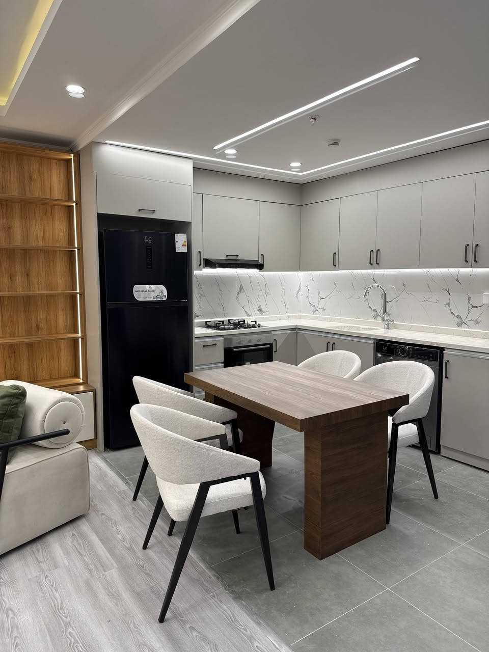 🔥#شقةللبيع #شوقەبۆفرۆشتن 🔥
#اربيل #هەولێر #العیراق #عیراق #اربيل 

✔ مصممة بتصميم فاخر وراقي
✔ الموقع: اربيل - مجمع واو تاور 
✔ #واو تاور في مربع الذهبي 
✔ الحالة: مؤثثة بالكامل بأثاث فاخر. 
✔ المساحة: 90 متر 
✔ التفاصيل: غرفە نوم + صالة 
‌✔ الطابق 13
✔ مجمع متكامل بالخدمات
✔ سيكوريتي على مدار الساعة
✔ كهرباء وماء 24/7

📞 للاستفسار والتواصل:

واتساب:

  0750 957 28 48
0770 957 28 48 

‏‎

‏‎#اربیل #کوردستان #عراق  #عیراق  #العیراق  #کردستان  #کردستان_عراق  #بغداد  #بصرة  #موصل  #الایجار  #اجارات  #شقة_الإیجار #هەولێر #شووقە_بۆ_کرێ #شووقە_بۆفرۆشتن #شقة_للبیع 
‏#erbil #kurdistan #iraq #hawler #baghdad #basra #rent #apartment #property #propertyfinder #royatowerserbil #royatower
