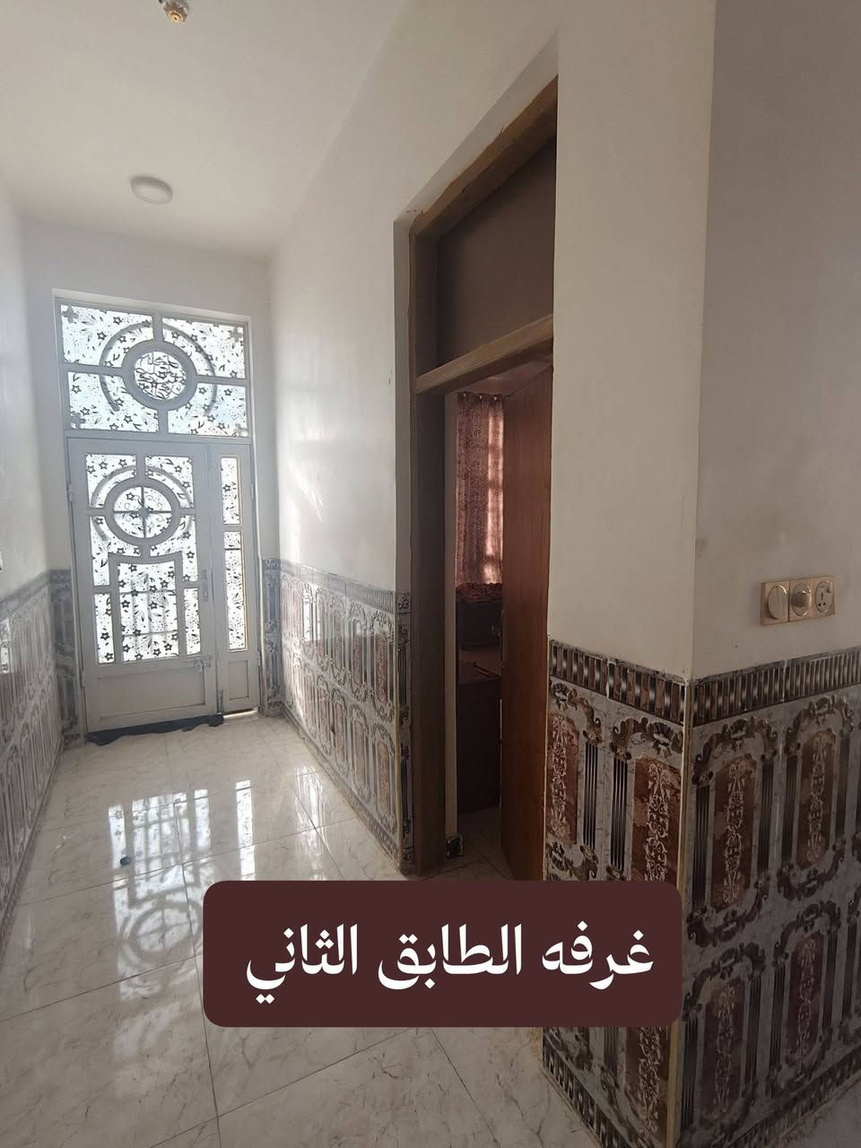 السلام عليكم بيت للبيع 150 متر واقع حال وبل سند 125 سنه البناء 2020 طابوك كله جمهوري الموقع ضباط الخاجيه مقابيل الجدول شارع 20
♍
الطابق الاول يحتوي على مطبخ وصاله واستقبال وغرفه وصحيات 
الطابق الثاني يحتوي على صاله و غرفتين نوم وصحيات والاستفسار عل الرقم ***********
