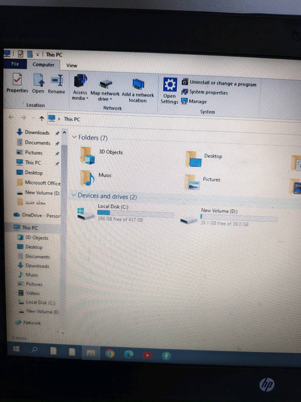 ​⚡️ للأداء القوي والعمل الشاق.. متوفر لدينا HP ZBook 15 G4 ⚡️
​تبحث عن لابتوب يجمع بين القوة، المتانة، والأداء الاحترافي؟
نقدم لكم الجهاز المثالي للمهندسين، المصممين، ولكل من يحتاج جهاز "اعتمادية" في العمل اليومي.
​المواصفات التقنية:
🔹 المعالج: Intel Core i7-7700HQ (أداء فائق السرعة).
🔹 الرام: 8GB (قابل للزيادة لتطوير الأداء).
🔹 نظام التشغيل: Windows 10 Pro أصلي.
🔹 التصميم: سلسلة ZBook المعروفة بهيكل خارجي مقاوم للصدمات وجودة تصنيع عالية.
🔹 الصوتيات: نظام صوتي احترافي من Bang & Olufsen.
ذاكره ٥١٢ ssb 
​✅ الحالة: الجهاز بحالة ممتازة وجاهز للعمل المباشر.
✅ الاستخدام: مثالي لتشغيل البرامج الهندسية، التصميم الجرافيكي، وإدارة الأعمال.
​📍 متوفر الآن في بغداد البلديات 
💰 السعر: [350 الف ]
📞 للاستفسار والحجز: [***********]