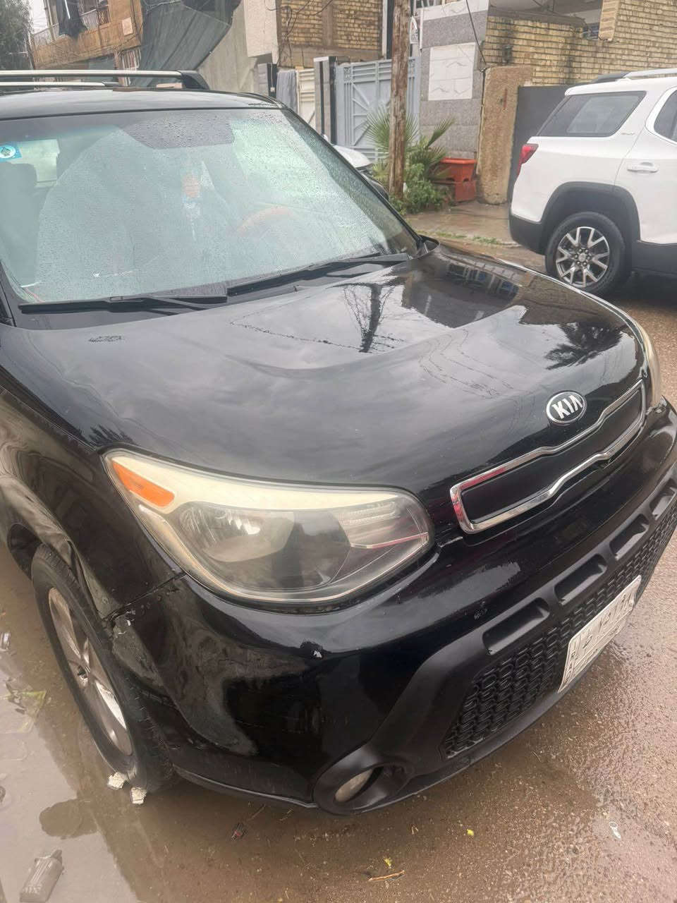 السلام عليكم 
كيا صول 2015 وارد امريكي حادثهة صندوق خلفي موضح بلصور
بيهة طخات خفيفة
الباقي كلة مكفول
السيارة متواجدة بغداد  ب اسمنة تحويل مباشر
رايدهة ب 110 وبيهة مجال 
*********** بغداد, العراق
