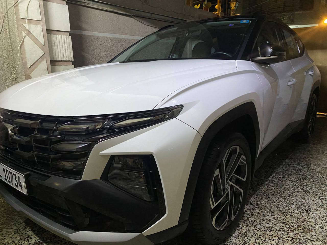 السلام عليكم لبيع توسان ٢٠٢٥
مواصفاتها فوول
محرك ٢٠٠٠ 
بصمة  وتشغيل عن بعد 
كراسي كهرباء 
صندوق كهرباء 
تبريد بالكشنات 
تدفئ بالكشنات 
ويل ١٩
بردات خلفية 
شاشة كبيرة متصله 
تبريد خلفي 
توكلر
مانع انزلاق ومانع انحدار 
مري ترحيب وشفط 
شاحن واير لس 
هاند بريك بصمة 
اوتو هولد 
حساس أمامي وخلفي 
كامرة دوارة 
حساس تاير 
دشبول دجتال متغير 
لايت زنون متحرك 
داخل ابيض 
فول تحكمات استيرن 
ايرباكات 
هزه كامله
 السياره بغداد
عداد الكيلو متر 8000 
السعر٢٣٠ ورقه بيه مجال بسيط لشراي 
العنوان بغداد
***********
