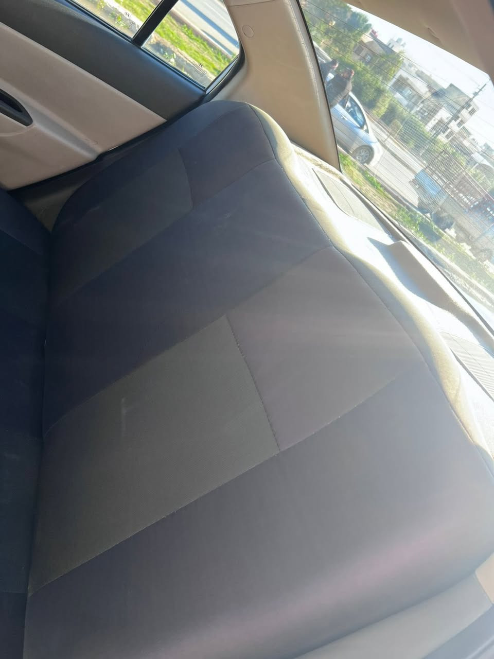 اكسنت 
للبيع
خليجي 
موديل2011
رقم واسط بسمي
محرك 1600 
محرك كير كلة تمام
صدر تبريد سيارة جاهزة
بيها صبغ بنيد شوية منا وجاملغ مال سايق مو كلة
السعر 95 ورقة وبيها مجال
مكاني بغداد
للستفسار ***********
للبيع فقط
