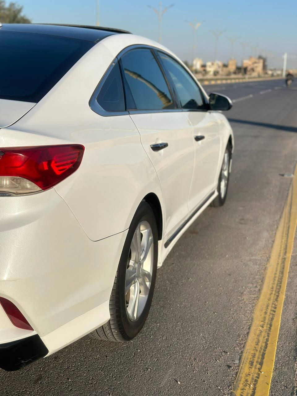 سلام عليكم سوناتا 2018 امريكي فول مواصفات سبورت فتحة تحكمات ستيرن اشاير مري شفتات ستيرن دركة حرفة D ترحيب كشنات جلد اسود تدفئة تبريد شاشة  كامرة تلث انضمة قيادة رقم كربلاء 
***********

