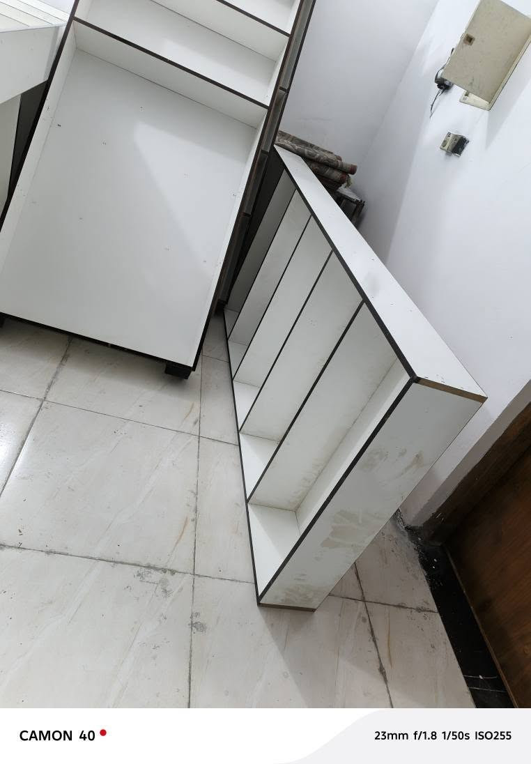 ‏سلام عليكم فاترينات العدد 15 قطعه شوفت عينك 
‏بيهن اني مشلع رفوفهن او بيهن مزرفه الرفوف لان جانن ديكور نراكيل سعر الفاترينه شي على شي سعر الوحده ٥٥ الف *********** ميسان عمارة, ميسان
