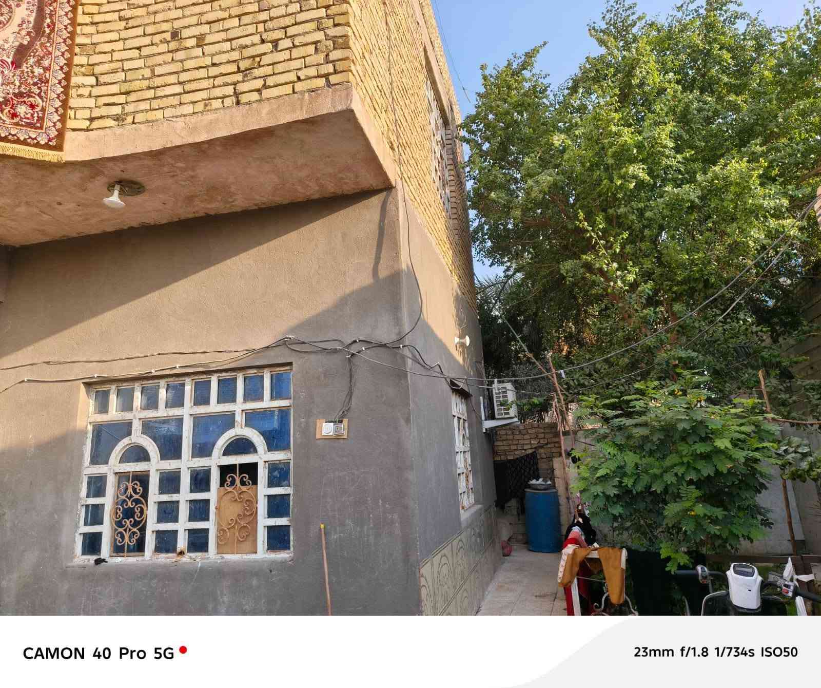 سلام عليكم بيت مساحه 250م واقع حال 300م بيت طابوك كونكريت طابقين يحتوي عله 7غرف وصالتين ومطبخ كبير مكان سوق الشيوخ قريه النصر للاستفسار اتصل عله ***********
