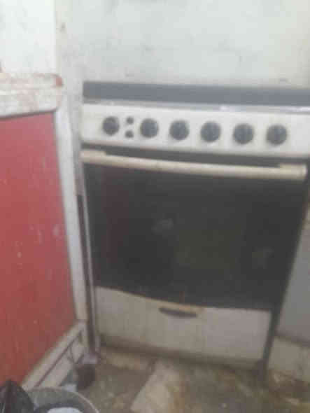 سلام عليكم طباخ البيع مستعجل على البيع شغال على الفحص ناره زركه متروك بس الفرن مايشتغل يراد تنظيف سعره ٧٥ الف مكاني الزعفرانيه يم عمارات سعيده ***********ادمن وافق خويه بغداد
