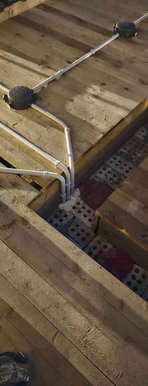 تم بعون الله نشر سقف مساحه ١٠٠ متر في منطقه البلديات للاستفسار ***********
