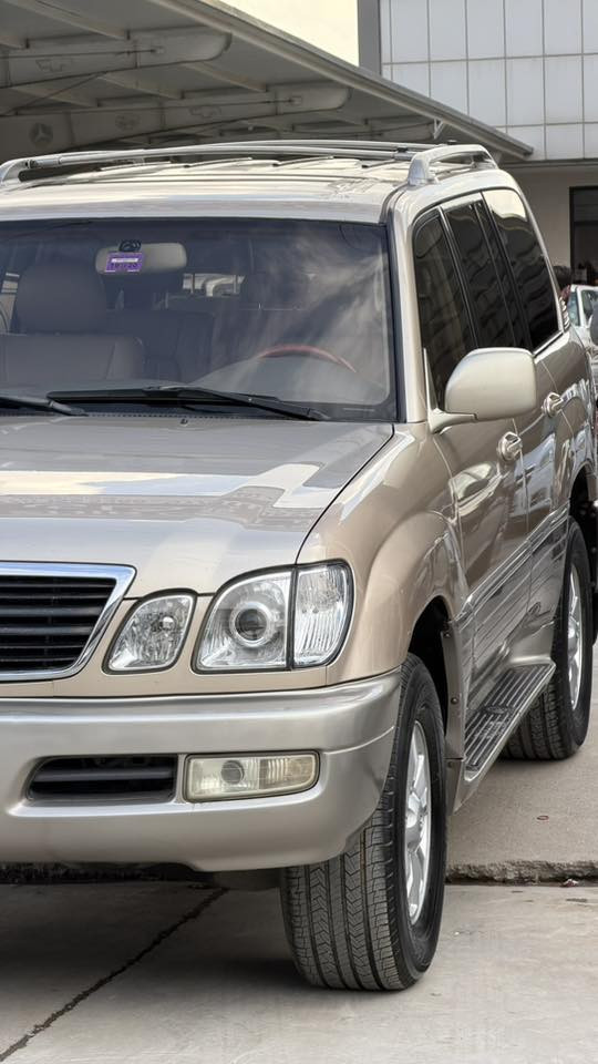 ڵیکسزس مۆدێل ٢٠٠٠
٦ بستۆن Lx 470 سلاید ناوزەرد چوار تایەو ویل تازە ڕەنگی برۆنز دو کوشن کارەبا سوکان کارەبا کوشن گەرم سەیارەکە جاهزە دو پارچە بۆیاخ ئەمریکا شوێن سلێمانی 
***********
