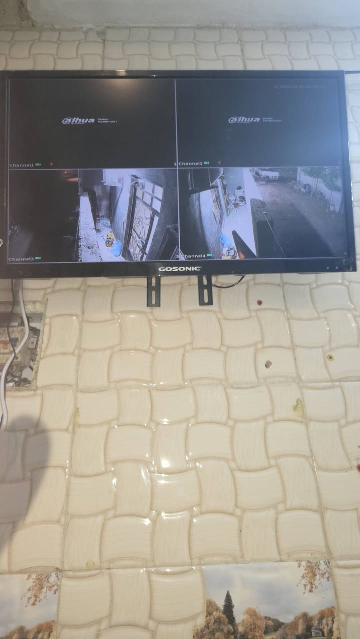 تم ✔️ تنصيب كــامـرتين two-way 
( يعني 😉 تتكلم 📞عن طريق الكاميرا وتسمع 🦻المقابل )
m.m2
من شركة dahua 
في منطقة ابو كفة 
#ابو_يمان 
📲***********
