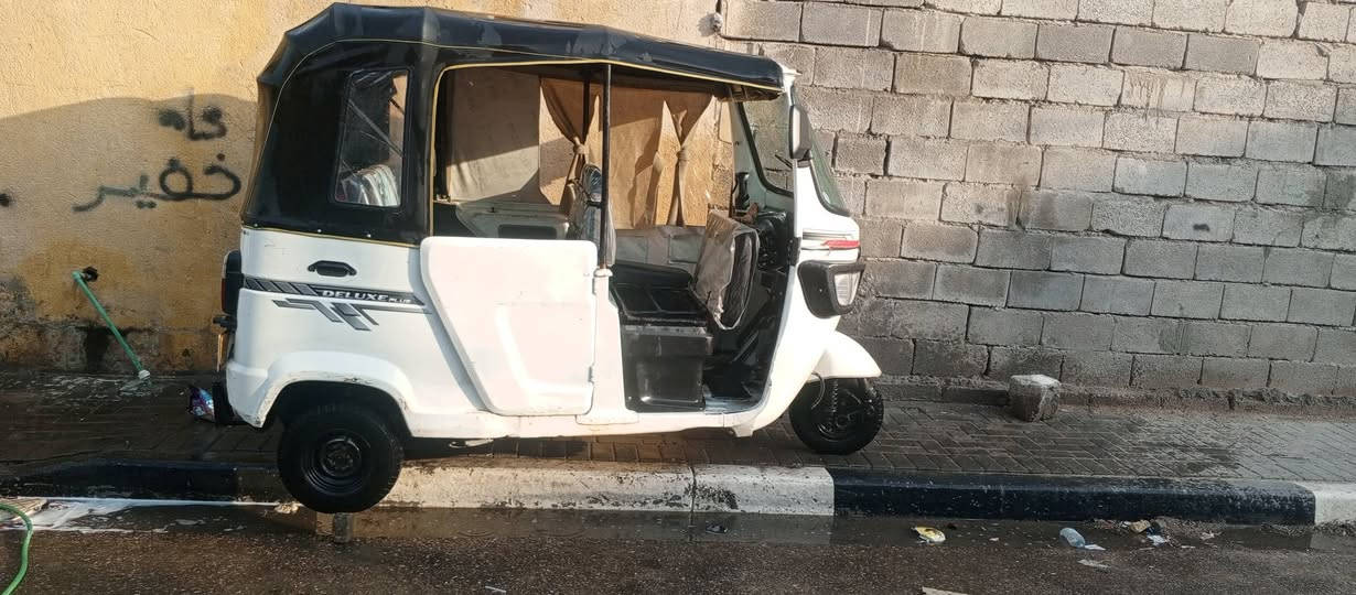 السلام عليكم تكتك للبيع
موديل 21 تكتك مجفتى مره وحده قبل سبوع جفتت 
بيها خياس قليل ما بيها معجون ولا صبغ 
السعر 5750 وبيها مجال قليل رقم وسنويه بسمي 
رقمي *********** بس تصال
