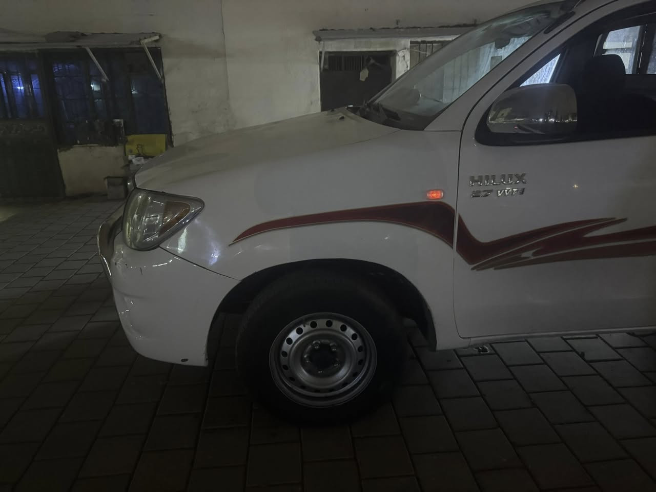 السلام عليكم للبيع بيكم هايلوكس تك قماره  ٢٠٠٩ السياره معمره السعر ١١٠وبيها مجال رقم وسط العنوان بغداد لاستفسار الاتصال على الرقم ***********
