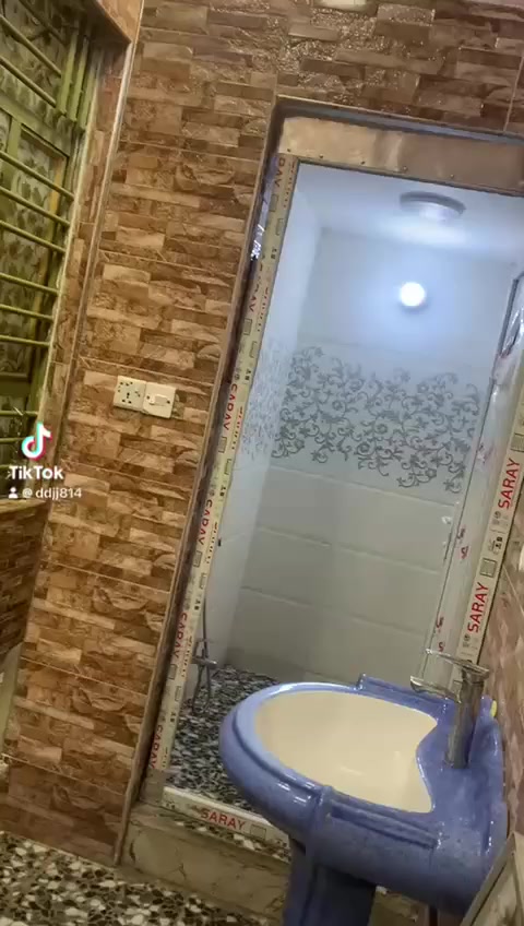 بيت للبيع مكان موقع حي. الكوفه بيت حديث بناء 2025 سعر 125 ***********
