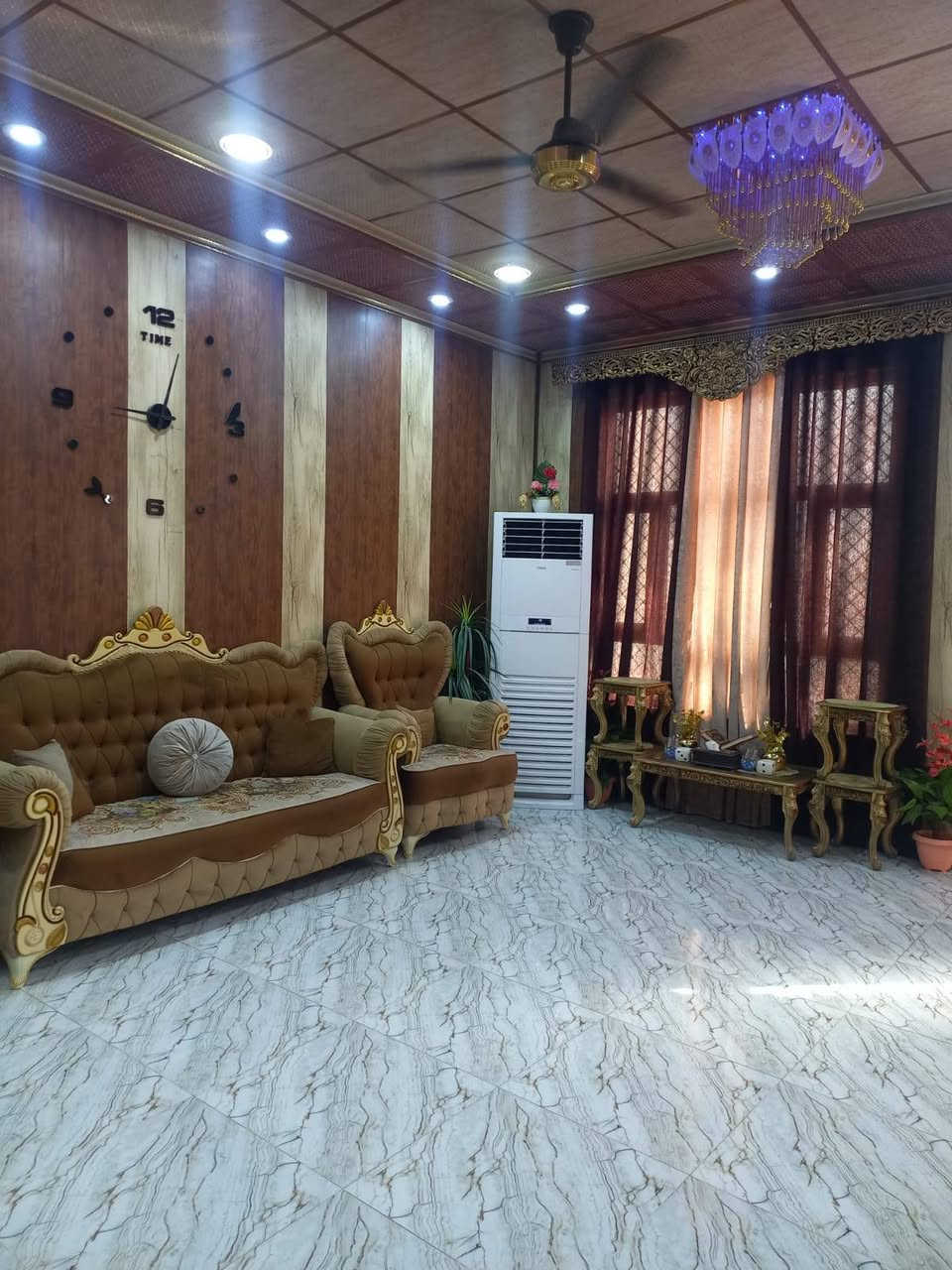 *للبيع بيت - ديالى بعقوبة / بهرز حي الشرطة*
- *الموقع*: قرب جامع الشكور، بالفرع الثاني على اليمين  

- *المساحة*: 200 متر، الواجهة 10 متر × النزال 20 متر  

- *الطابو*: زراعي، سند 25  

- *المواصفات*: قاطين كامل مواصفات  

- *السعر*: 120 مليون  

*للاستفسار (واتساب متوفر):*  

***********  

***********
