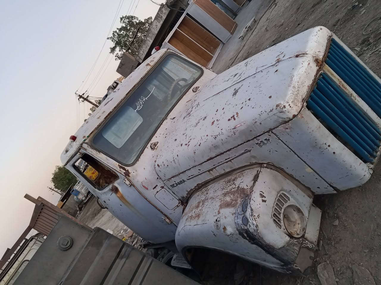 للبيع
المكان بغداد مدينة الصدر 
كسره وعطش 
***********
