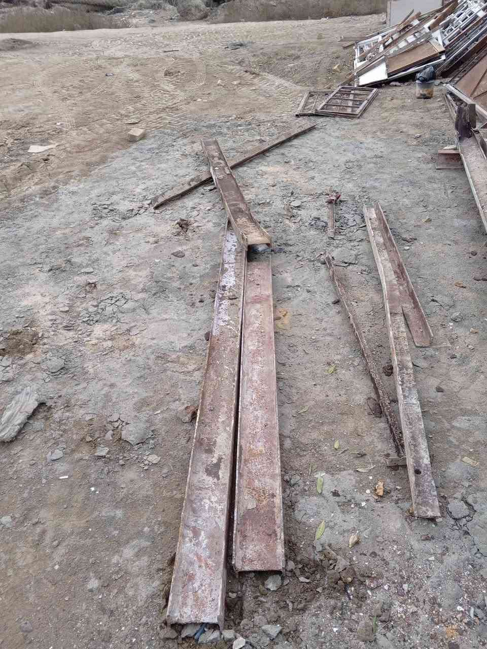 السلام عليكم ورحمه الله وبركاته شلمان للبيع اطوال مختلفه النظيف المتر 7.5 التعبانت المتر 5:30 مقاصير المتر 6 هنجلاين المتر 2 ونص المكان حله عوفي طفيل ال خماس هذا رقم تلفوني بيه واتساب***********
