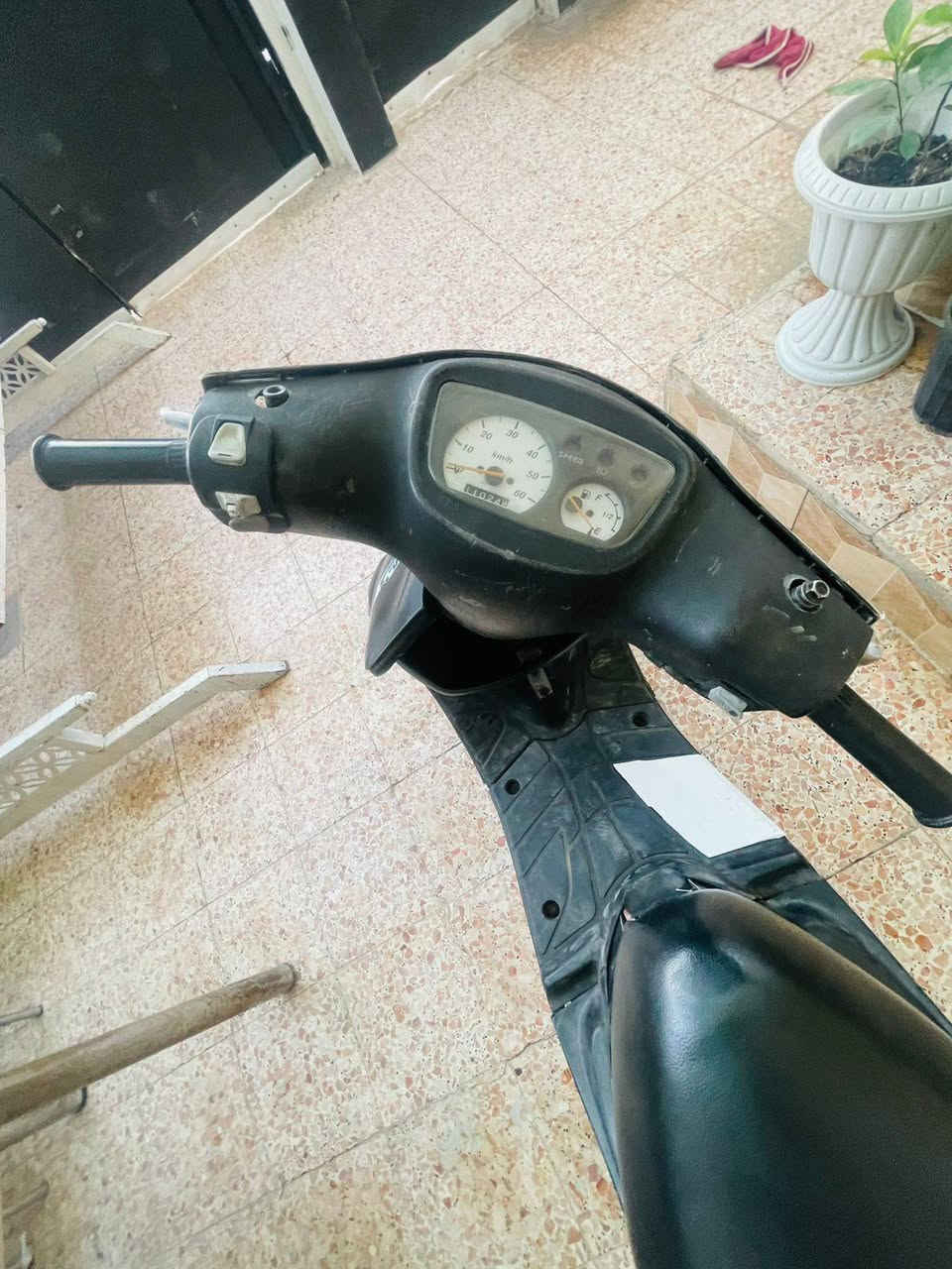 متاح بيجي نحلا 9 زروف
محرك معمر مره وحدا كصه 25 

لايت شغال 

اشاير شغالا 

سلف شغال 

محرك شرط لا اكسن ولا اي صوت 

فقط يوعزو تريشه يسار وباتري وقبق 

مكان موصل جانب الايمن حي الرفاعي

السعر 300 وبيها مجال قليل

يرهم مراوس حسب القناعه


**إذا كنت صاحب هذا الإعلان وتريد حذفه لأي سبب، رجاءا أرسل رسالة إلى الدعم الفني**