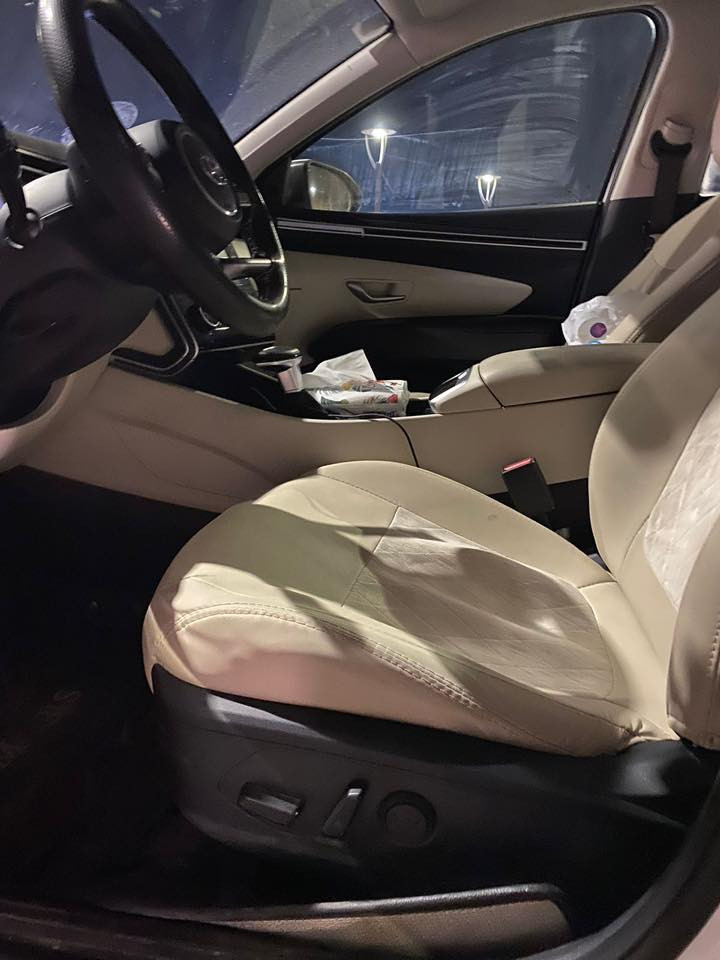 السلام عليكم
للبيع او مراوس بشي اقل 
هونداي توسان خليجي 2024
ماشية 32 الف كيلو
مواصفات فول عدى الفتحة 
- المقاعد الامامية 2 كهرباء
- مثبت سرعه 
- مانع تزحلق 
- بصمه تشغيل ، ابواب بصمه
- تشغيل عن بعد
- تبريد قطعتين امامي- خلفي
- بلوجكتر زوايه ميته مع حركه الستيرن
بيها تغليف كشنات جلد
محرك 2.000 دوش
بيها صبغ بالصندوق بسبب طخه خفيفة موضحة بالسونار،غيرها السيارة مكفولة
السعر 205 ورقة يعني شدتين و5 اوراق
مكان السيارة بغداد-حي الجامعه
***********
