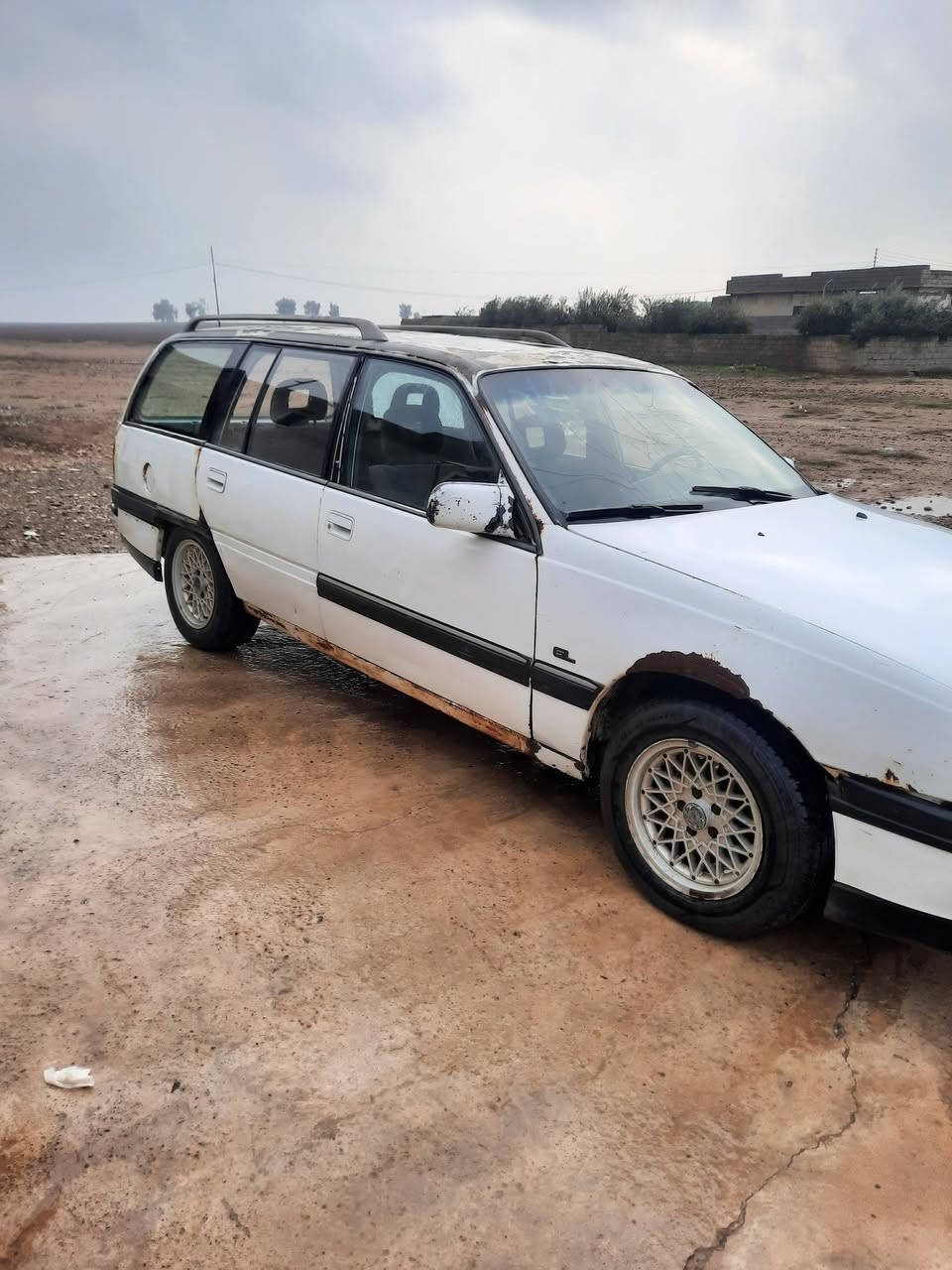 سياره للبيع السعر ١٣ورقه 
***********
