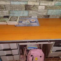 ميز مكتبي • نضيف • كوت