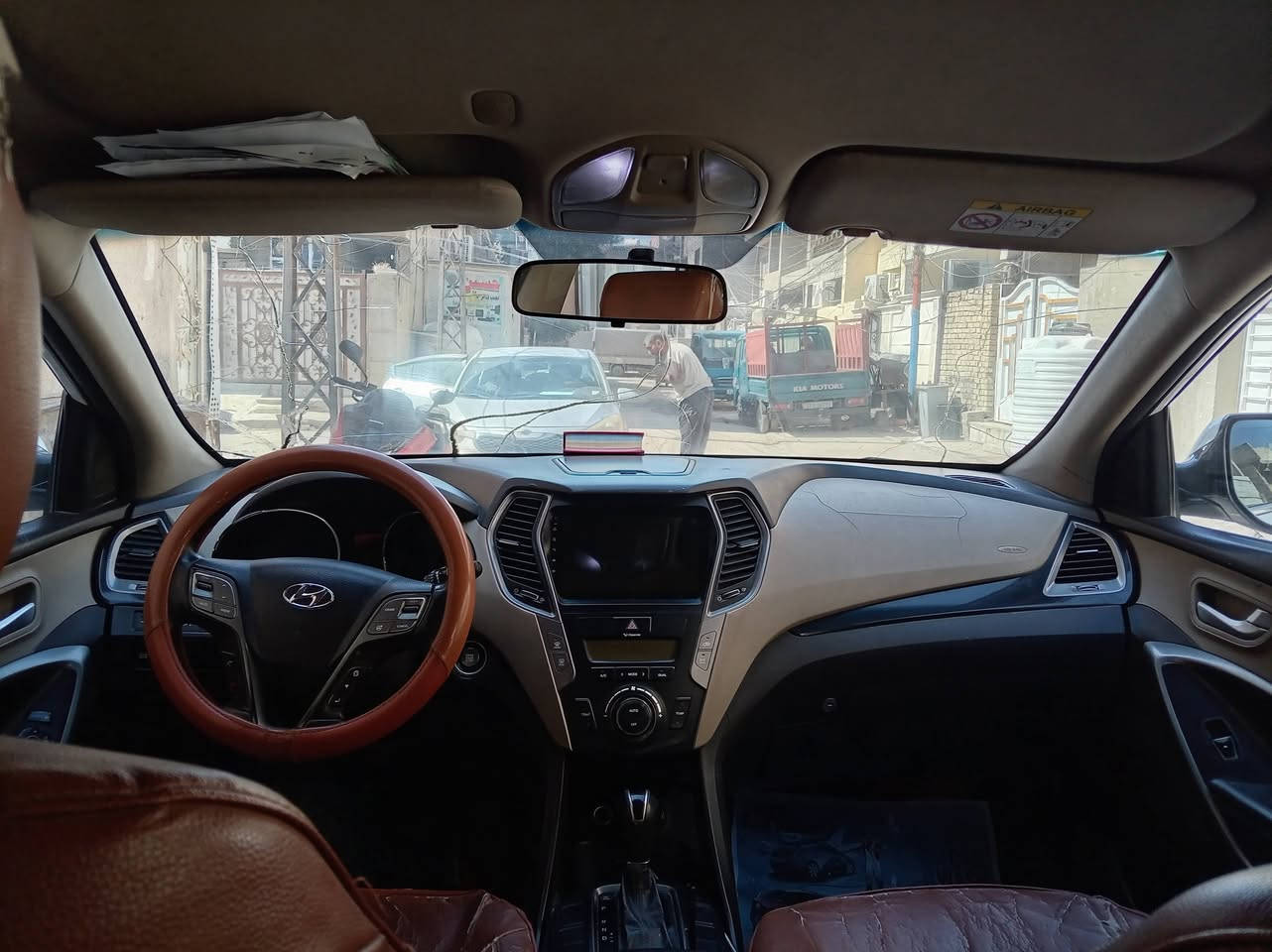 سلام عليكم عندي سياره سنتافية 2016 ماشية ٦٥ فول موصفات عدة بني رامة ٣ قطع تبريد مابيه صبغ ولا حار ولا بارد سيارة فول عدة بني رامة مكينة وكير مكفولة سيارة من كلشي  ستة سلندر فول رقمي ***********
