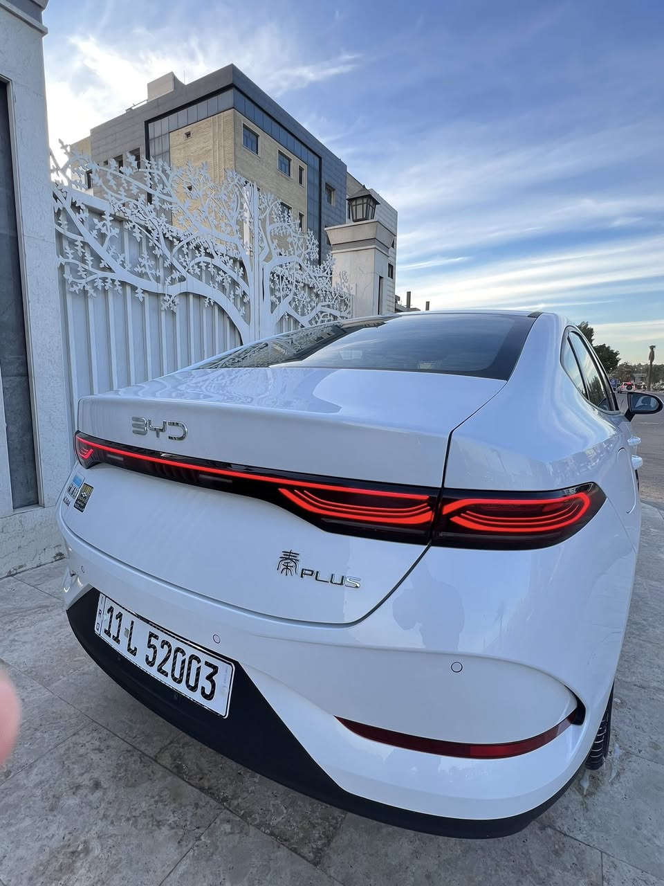 السلام عليكم الشراء يتصل بدون تعليقات رجاءا🤍
*********** واتساب متوفر واتصال
بي واي دي جن بلاص 
موديل 2025 مرقم جاهز
اللون ابيض
هايبرد و كهرباء و بانزين
تشغيل عن بعد 
كراسي جلد
كامرات 360د
تثبيت السرعه
محرك 1500
حساسات خلفيه
شاشة وسطية
زيرووو 
كفاله عامة 
ماشية 3500km
السعر 19مليون و 100 مجال حگ لجيه
مكانها شارع فلسطين او مشتل
