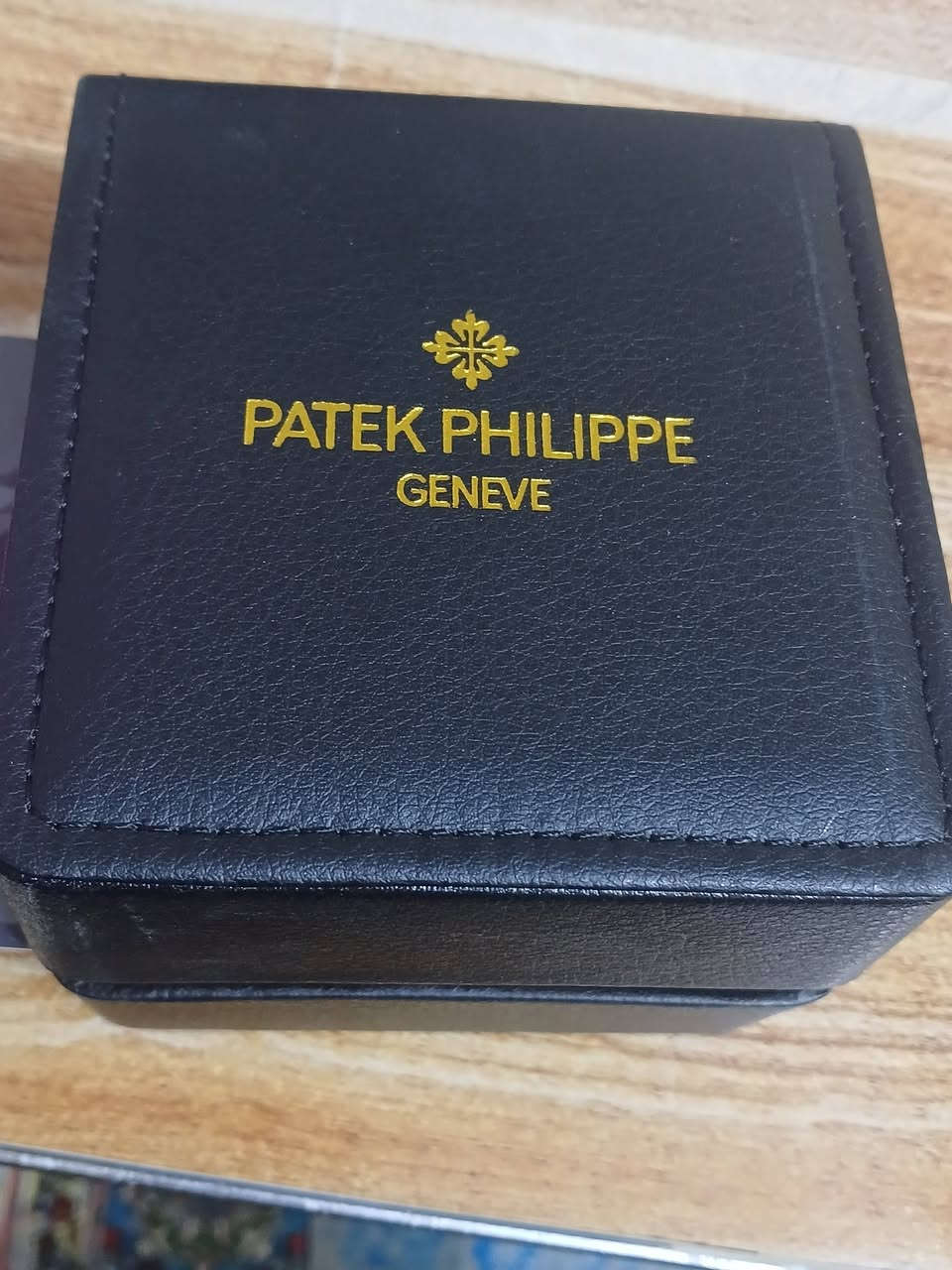 ساعه باله سوبر ستون دبل مكينه سناتر شغاله كوالتي ثقيل الوزن
السعر 27 الف مع التوصيل بالعافيه الي ياخذها 
المواصفات الرئيسية للساعة:
المادة: هيكل وسوار من الفولاذ المقاوم للصدأ (Stainless Steel).
المحرك: تعمل بنظام الكوارتز (بطارية)، وغالباً ما تحتوي على ثلاث بطاريات لتشغيل كل ميناء على حدة.
الزجاج: زجاج صلب مقاوم للخدش.
المميزات: مقاومة للماء وتصميم يجمع بين الكلاسيكية والعصرية.


**إذا كنت صاحب هذا الإعلان وتريد حذفه لأي سبب، رجاءا أرسل رسالة إلى الدعم الفني**