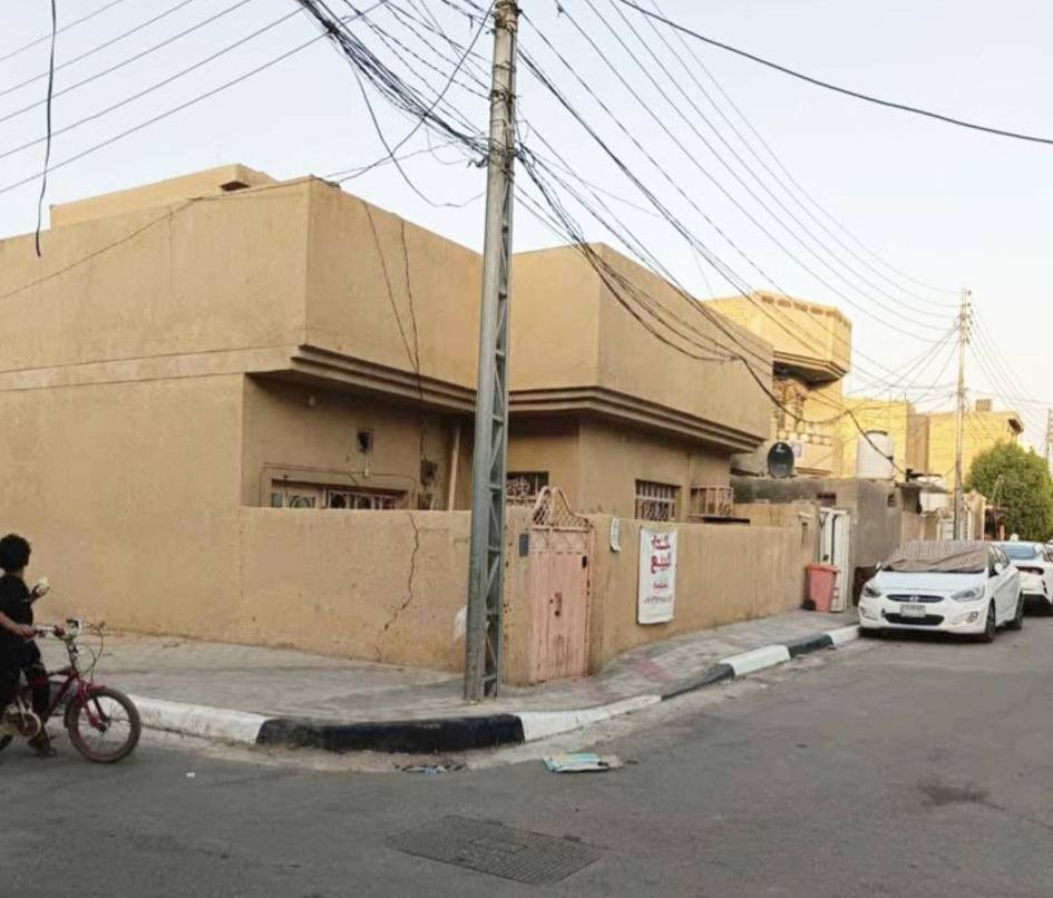 بيت للأيجار حي الوفاء شارع عشرين قريب اسواق ارخصلك واسواق البيت السعيد مساحة 100م  يحتوي على استقبال غرفه مطبخ صحيات طارمه 
***********
