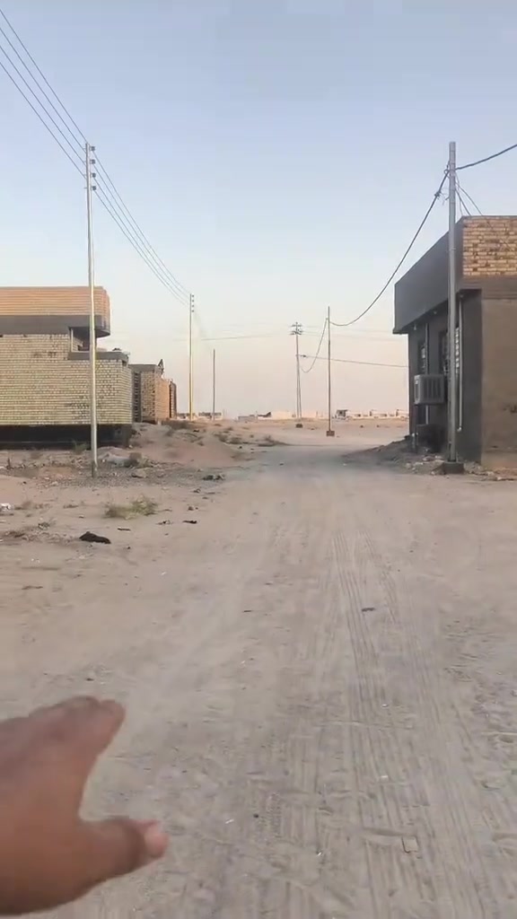 بيت مساحه 160 متر ركن   بناء بلوك اساس وسقف صب  بناء بلوك  غرفتين وصاله ومطبخ واستقبال وصحيات داخليه وخارجيه جاهز لسكن وقريب لسوك حولي اول خدمات السعر 50 مع المجال البسيط
استفسار *********** واتساب او خاص
