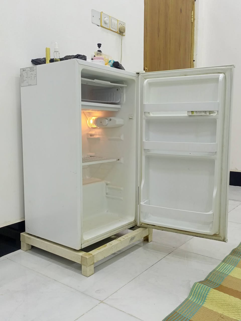 ثلاجه نوع ميديا حجم 5قدم مال مكتب سعرها من الاخير قفل ٦٥  مع سرير طفل عوزه تلحيضات بسيطه هوا سرير هوا كاروك سعره 50 الف ماخذه ب١٥٠ انه


**إذا كنت صاحب هذا الإعلان وتريد حذفه لأي سبب، رجاءا أرسل رسالة إلى الدعم الفني**