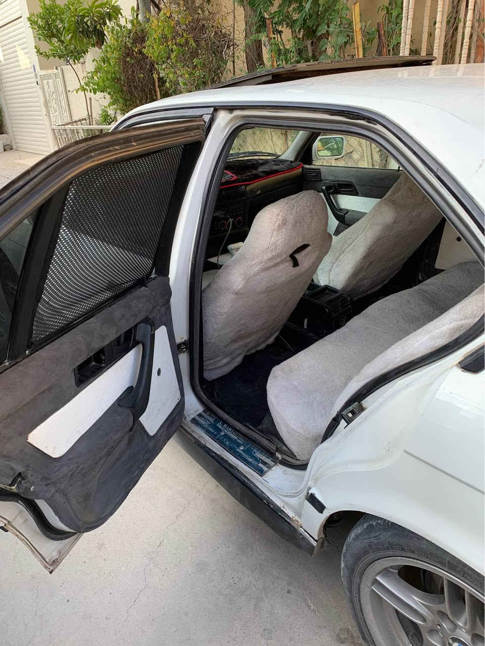 سەرەتا بەناوی خوایگەورە بیئێم 525 گێڕتۆماتیک سەیارەکە علوجە مۆدێلی ١٩٩٠ سەیارەکە دەعمی نییە مەکینەو گێری زۆر مەزبوتە کارەبای هەموو گیانی ئیش ئەکا تەقەو رەقەی نییە سڵیتی مەزبوت ئیش ئەکا سەیارەکە هەیکەلی جوانە نرخی 25 گەڵاو مەعامەلە تکایە گەرموشتەرینی سەرمان مەهێشێنە شوێن سلێمانی ژ.م :*********** Singapore
