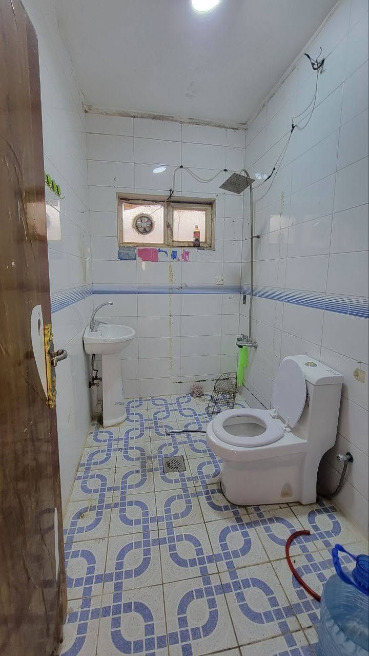 🏡✨ فرصة مميزة للإيجار في السيدية ✨🏡
🔹 شقة للإيجار 130 متر – طابق ثاني
🔹 تحتوي على:
🛏️ غرفتين نوم
🍳 مطبخ
🛋️ صالة
🚿 خدمات
🌤️ سطح
💰 بدل الإيجار: 550 ألف 
📍 موقع مناسب وسكن هادئ ✔️
📞 للاستفسار أكثر:
 التواصل عبر الرقم التالي 👇
📲 ( *********** )
🔥 لا تفوّت الفرصة – الشقة جاهزة للسكن فوراً!
