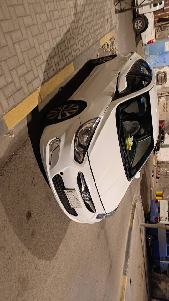 اكسنت ٢٠١٢ كفاله من تبديل بيها قطعه صبغ وحده فقط باب خلف سايق كفاله من ضربه قويه وتبديل كير مكينه تدفئة لايت زنون سيارة خليجي لا تبخير لا تنقيص سياره مال بيت سنويه منتهيا معامله ماشين بيها سياره صاعده هزه جديدة مكاني القبله *********** سعر 80 بيها مجال قليل البصرة, العراق
