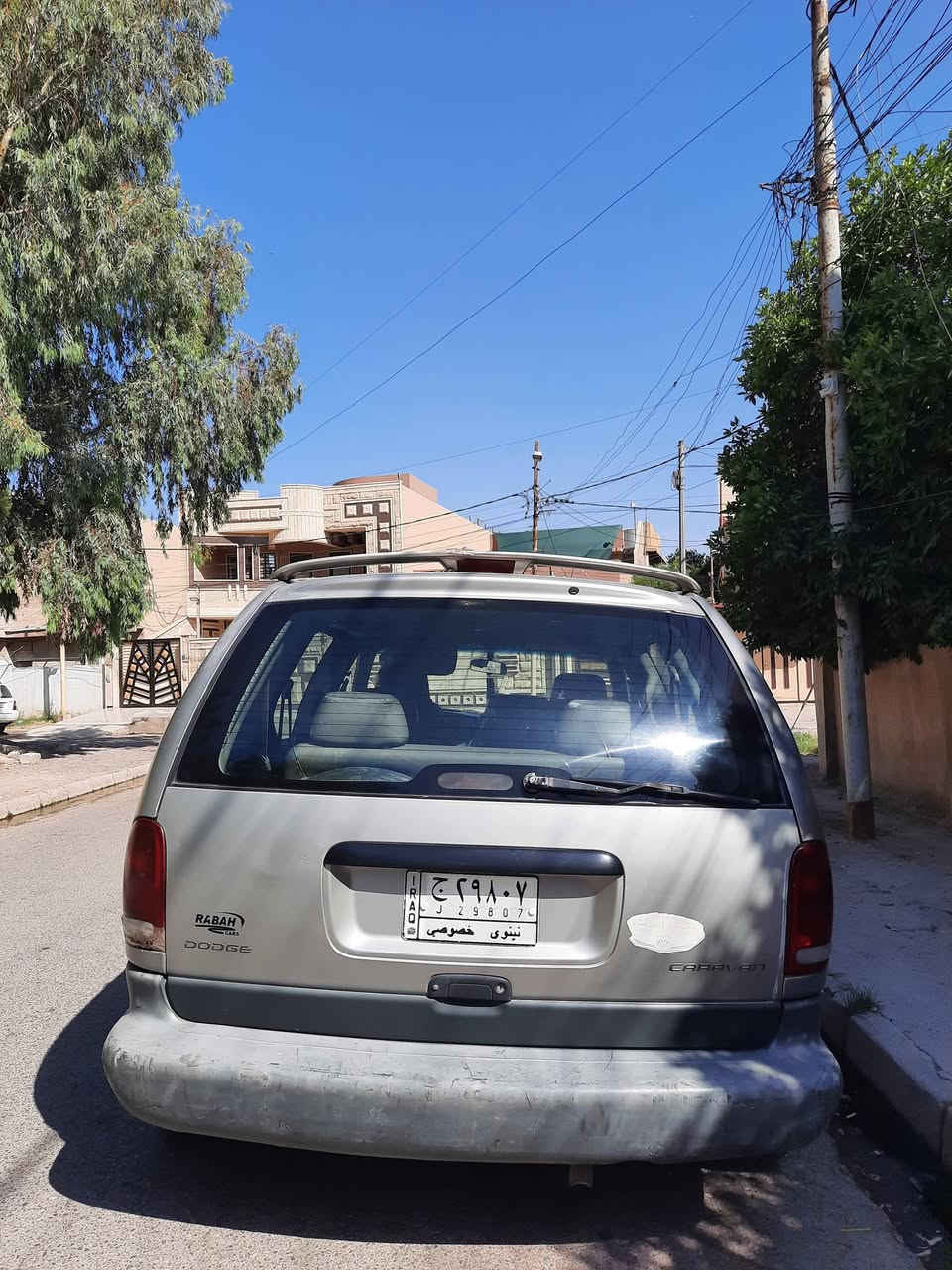 السلام عليكم دوج كرفان موديل 1996 كير و محرك مال 2007 و عقل و ضفيرة ايضاً مري كهرب قفل ابواب مركزي من خلال باب السائق دكمة تدفئة نار و التبريد ما اعرف شبي المكان الموصل الايسر السيارةبأسم صاحبها الشرعي  السعر 60 و بيها مجال للاستفسار ***********
