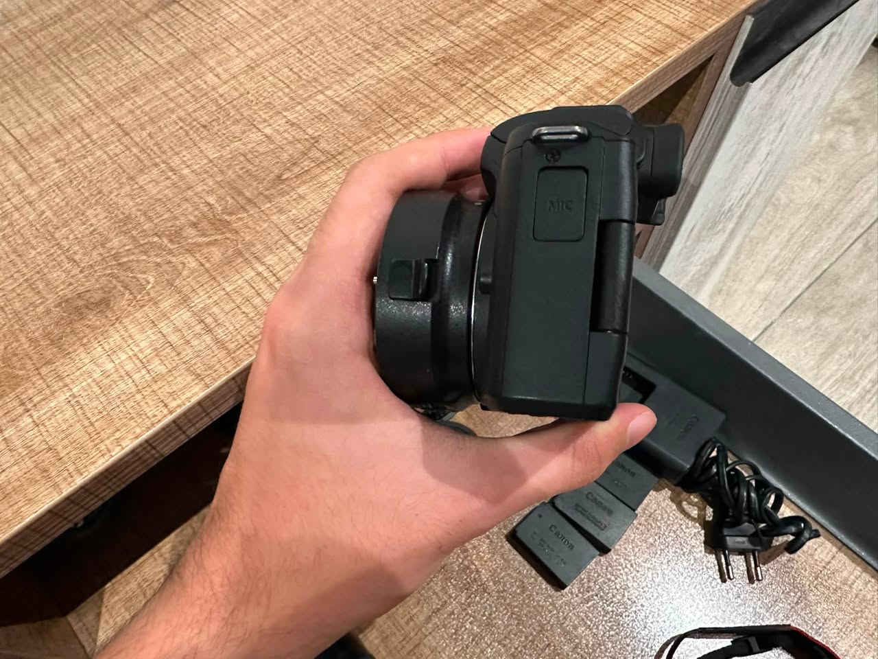 السلام عليكم
للبيع | Canon EOS R50 

أستعمال الكاميرا جداً قليل وبعدها جديدة ونظافتها واضحة بالصور 

الملحقات الي وياها :
عدسة canon 15-45 ✅
عدسة canon 75-300 عدسة عملاقة ✅
وبقية الملحقات الي موجودة بالصور كلها تاخذها وياها 

مكاني بغداد 
للتواصل خاص او واتساب ***********
