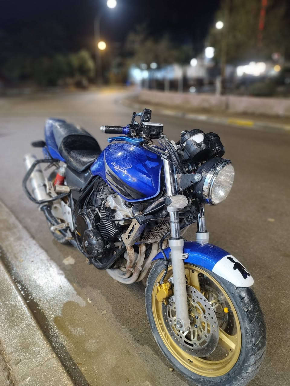 السلام عليكم
للبيع او مراوس حسب القناعة 
سيبي فور 400 مسجله وكامل نظافة كما موضح بالصور مابيها نقص برغي السعر 2600 وبيها مجال المكان عانه ***********
