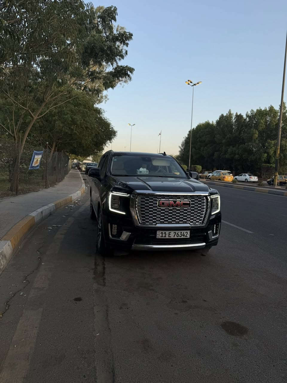 السلام عليكم جمسي دنلي 2023 خليجي رقم بغداد ماشية 83 الف سيارة نظيفة جداً فول مواصفات كشنات vib منفصل 
بانوراما
جكات
دوسات شفط
كشنات كهرباء + تدفئه وتبريد بالكامل
وباقي المواصفات معروفة
السعر 575 وبيها مجال
 ***********
