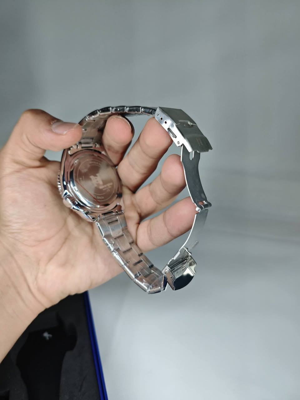 ساعة ماركة نيفيرس أصلية موديل رسمي 
سناتر شغالة تاريخ شغال رنك دوار 
ساعة مختمة بالكامل 
مينة خضراء لامينوس 
29 ألف مع التوصيل على أول تم 
الحجز خاص أو واتساب***********
