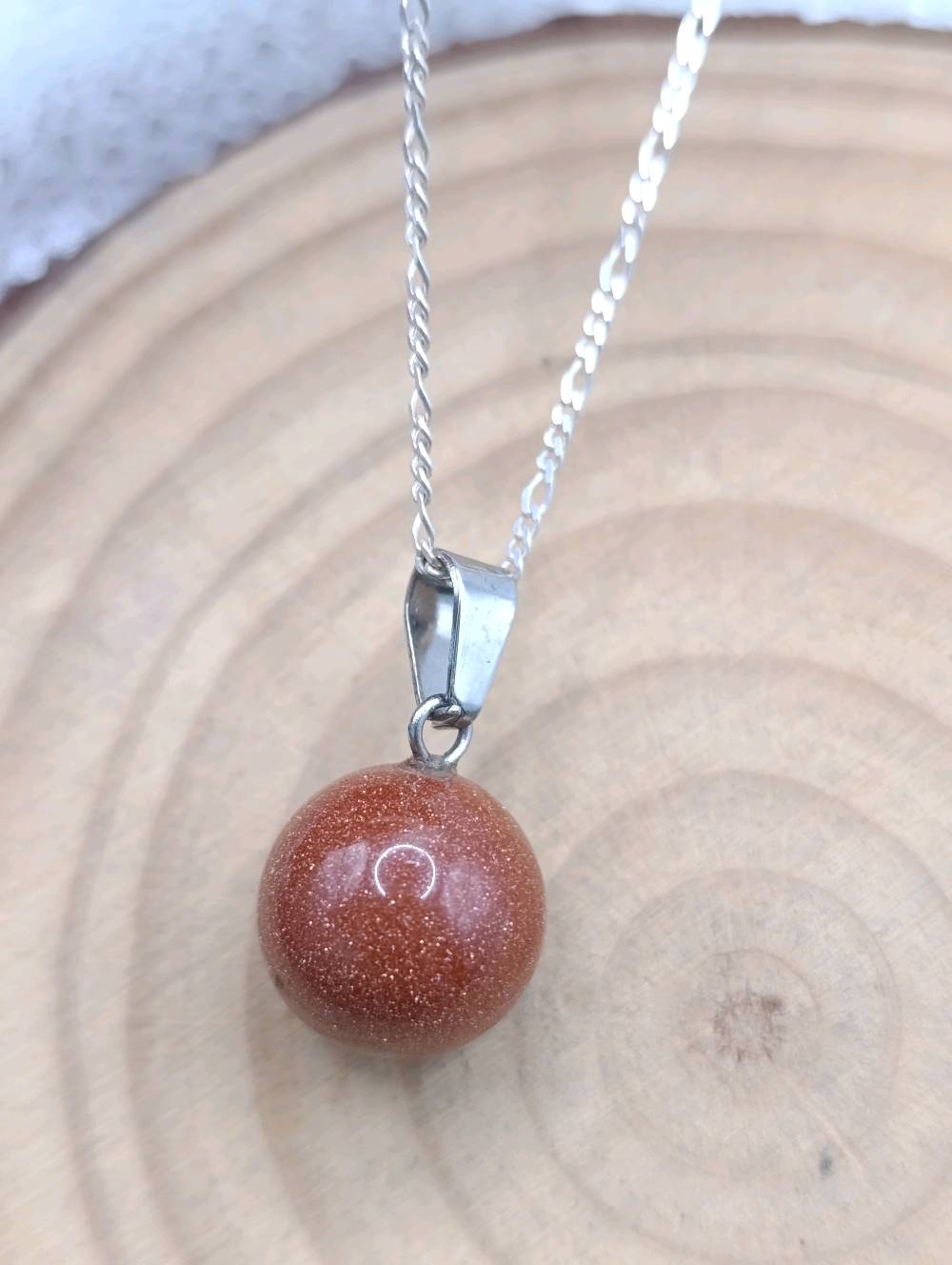 مجوهرات طبيعية ومميزة  وانوع متعددةفقط المدالية 
شنو نوع الحجر المستخدَم؟: 
عقيق بنفسجي وحجر النجوم ولازورد
هل السلسلة مصنوعة من الفضة النقية أو مطلية فقط؟: 
بدون سلسلة 
وين مكانك لليحب يستلم محلياً؟: 
بغداد البياع الشرطة الرابعة
هل أكو أكسسوارات إضافية مع القلادة؟: 
لا
شنو السعر المطلوب للقلادة؟: 
5 الف