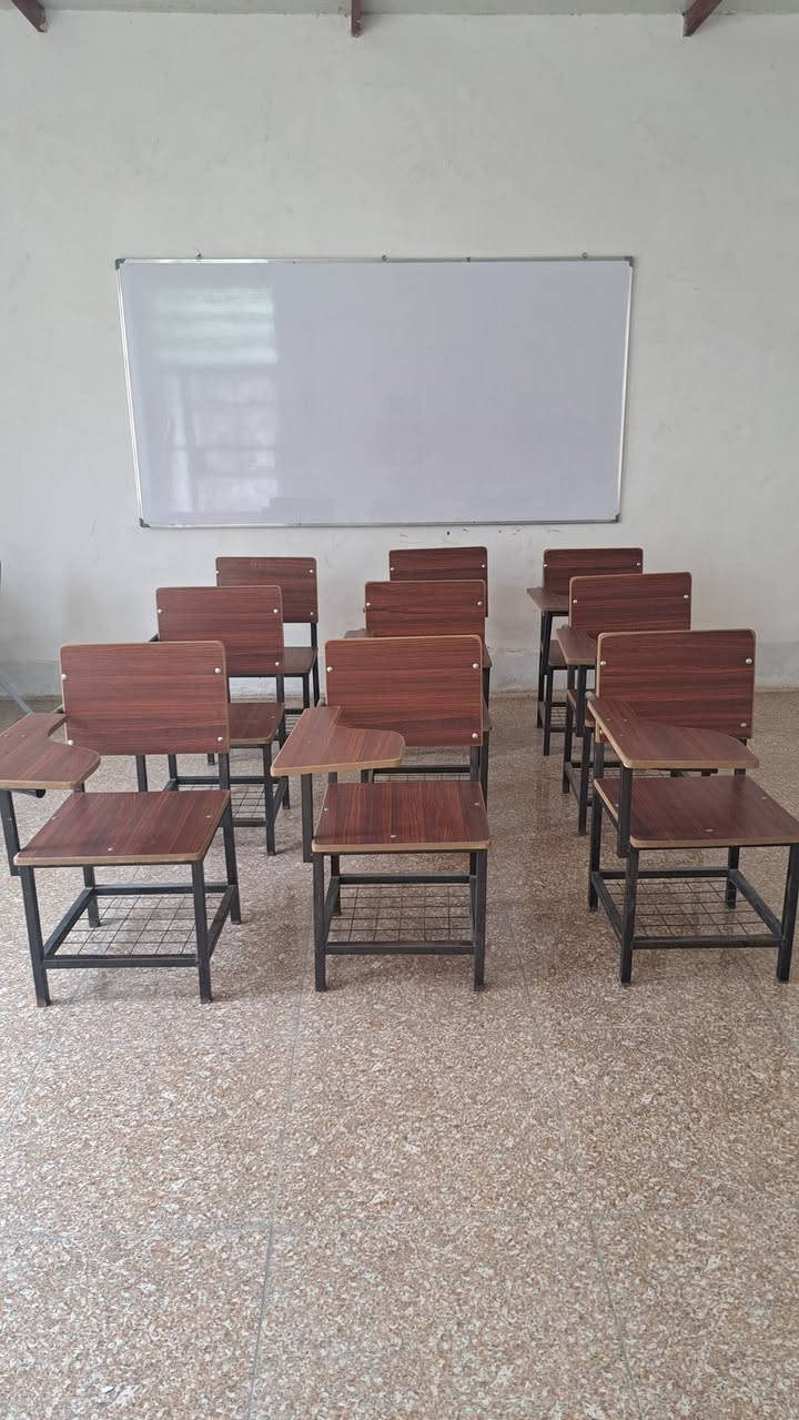 للبيع ..
مقاعد دراسية (ستولات) عدد ١٠ + سبورة حجم كبير

نضيفات استخدام موسم واحد

السعر ٢٨٠ الف وبيهن مجال للاستفسار واتس ***********  بغداد /المدائن
